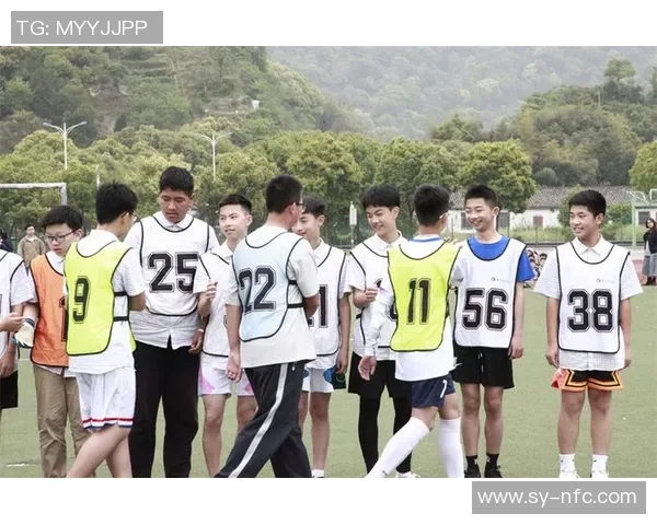 足球社女生的拼搏与梦想展现青春活力与团队精神